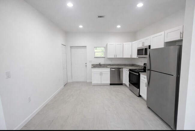 Foto del edificio - Move-In Ready Modern New Build: 2BR/2BA with Garage in Lehigh Acres