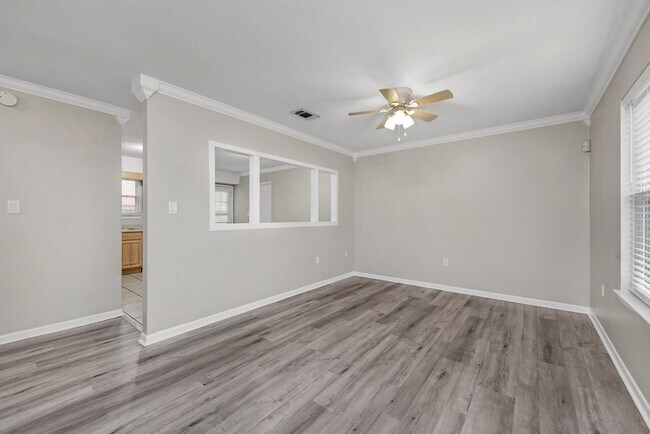 Foto del edificio - Charming 3 Bedroom Home in Pine Meadows – Prime Fort Walton Beach Location