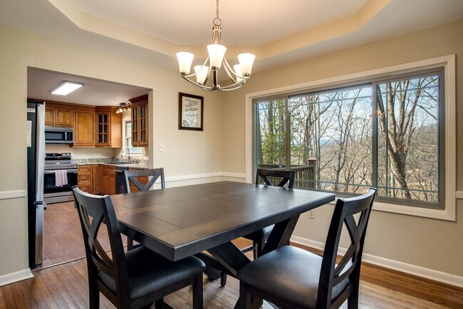 Building Photo - Large Family Home close to WCU