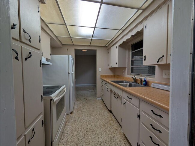 Foto del edificio - 208 Oakwood Dr