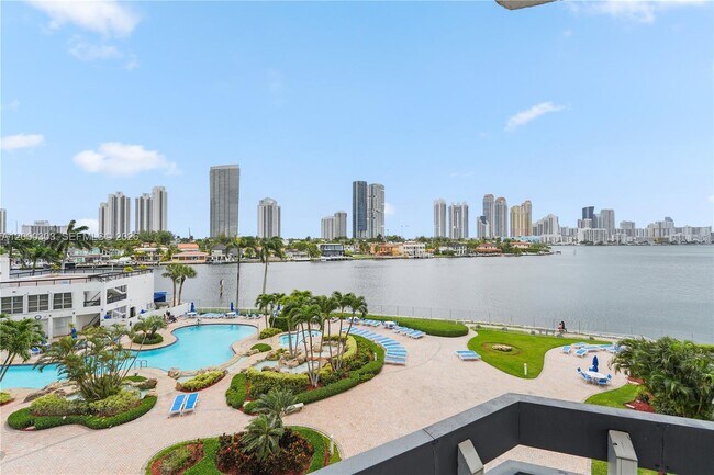 Foto del edificio - 19101 NE 36th Pl