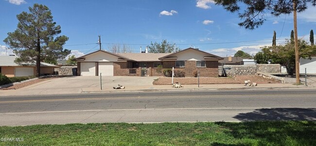 Building Photo - 9009 Darlina Dr