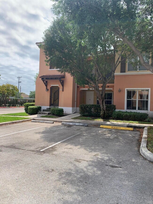 Foto del edificio - 3549 Forest Hill Blvd