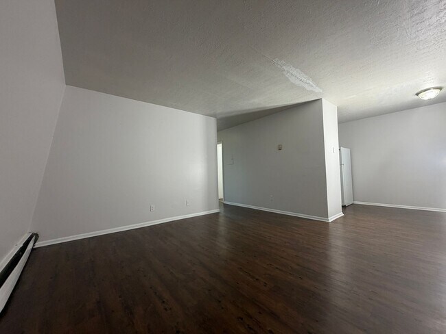 Building Photo - 421 Poplar Level Ct