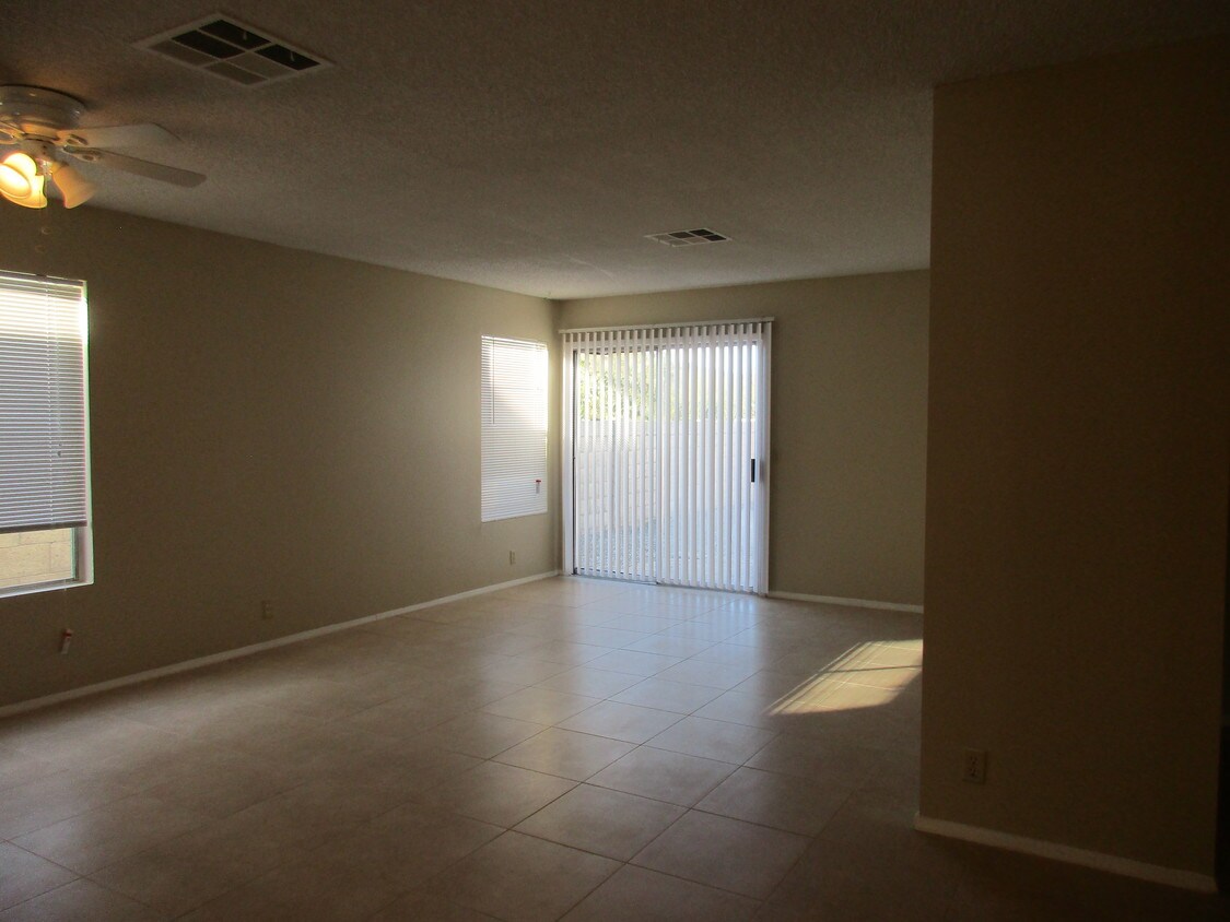 Primary Photo - 3928 W Chama Dr