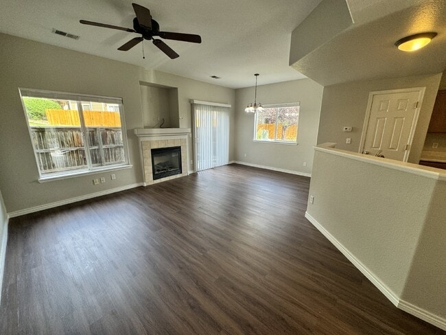 Building Photo - Beautiful End Unit Townhouse In Thornton!