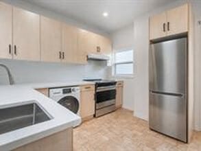 Building Photo - 5104 Rue Garnier