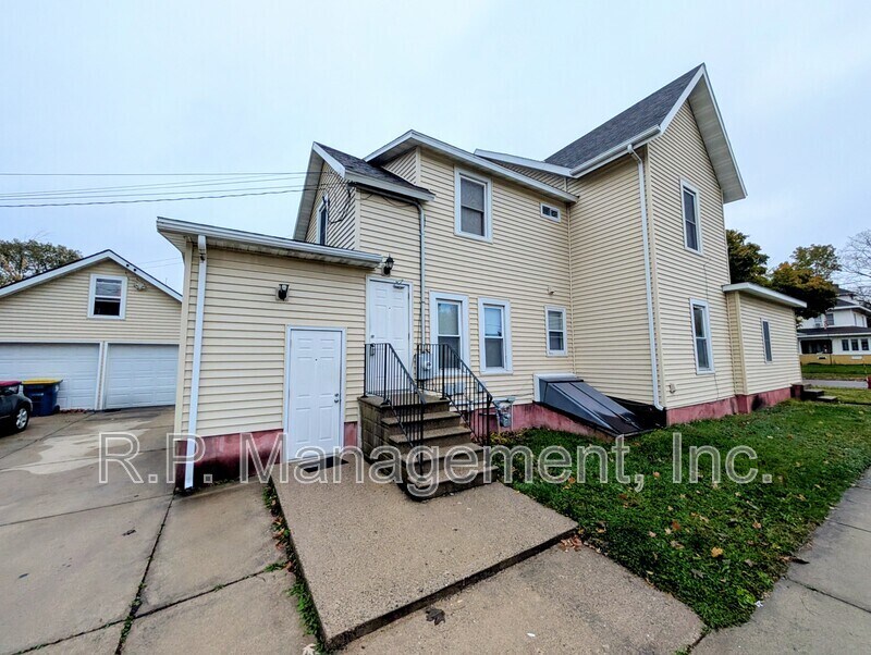 Foto principal - 538 2nd St NW