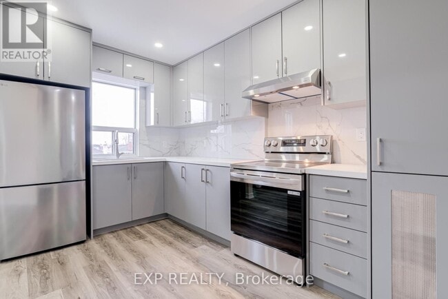 Building Photo - 384 Oakwood Ave