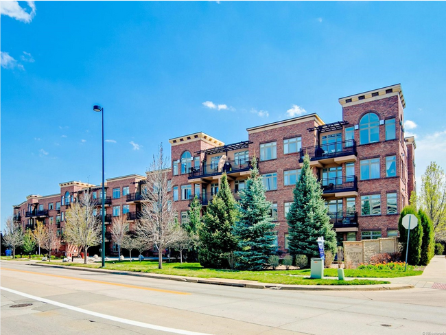 Foto del edificio - 2700 E Cherry Creek S Dr