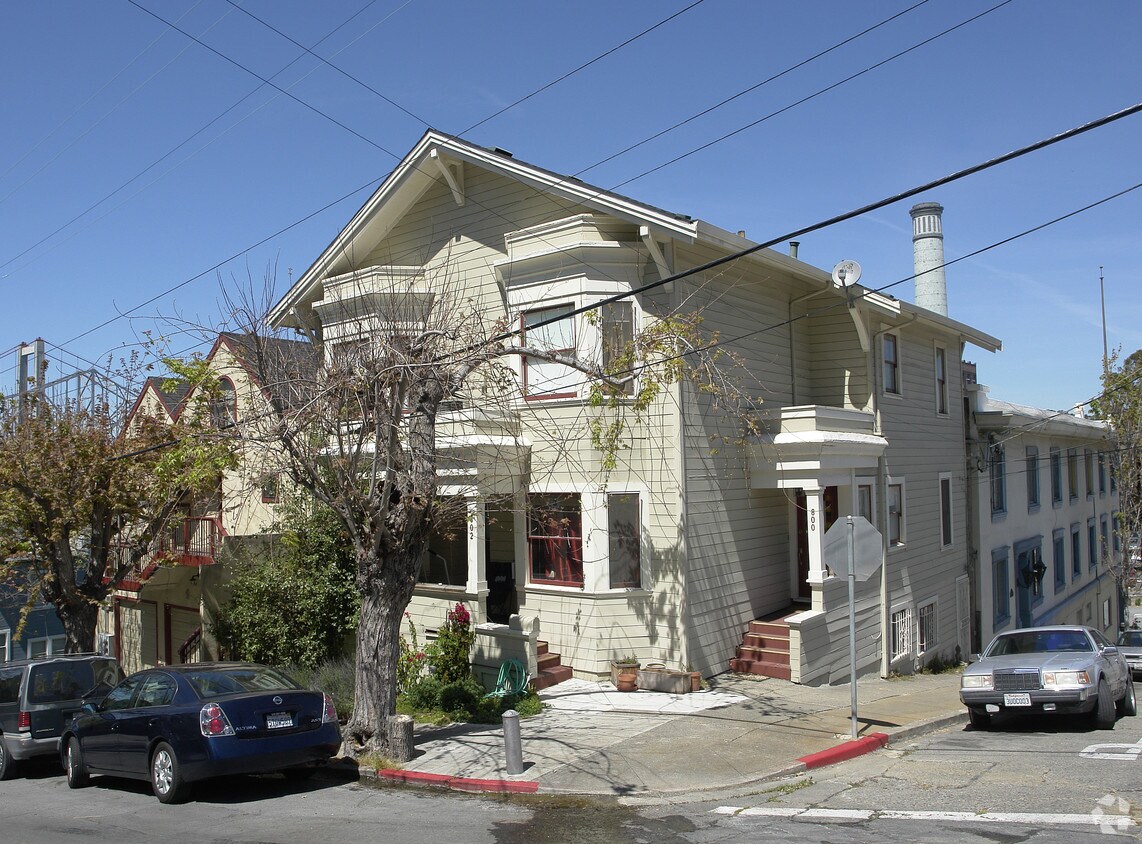 Primary Photo - 802 Winslow St
