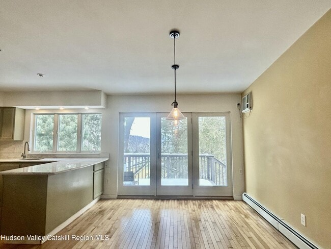 Building Photo - 968 Elting Rd