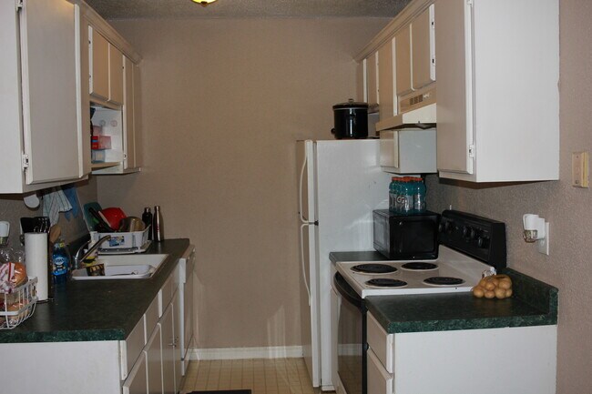 Building Photo - 1603 Brentwood Dr