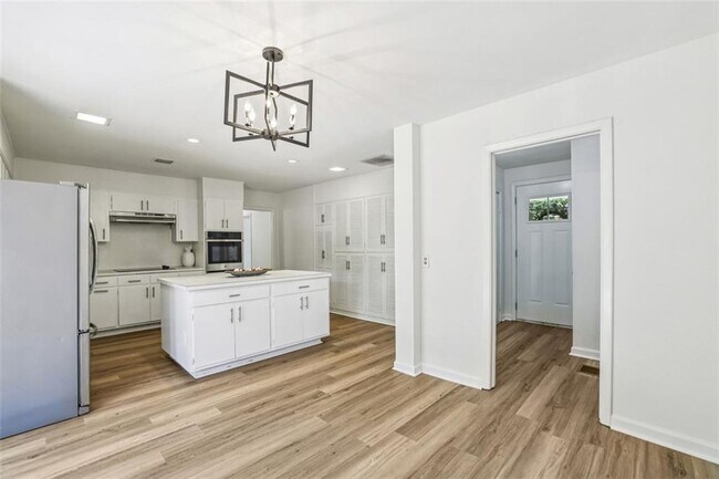 Foto del edificio - 3705 Donaldson Dr NE