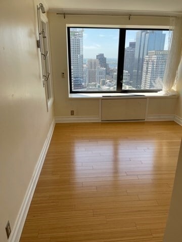 Building Photo - 65 E India Row