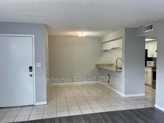 Building Photo - 3102 W Horatio St