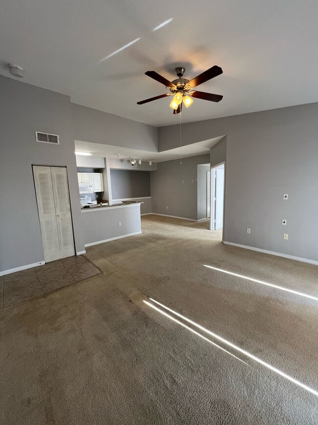 Building Photo - $500 OFF BEAUTIFUL 2 BEDROOM 1 BATHROOM CO...