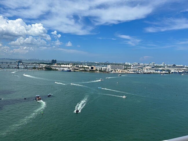 Building Photo - 888 Brickell Key Dr