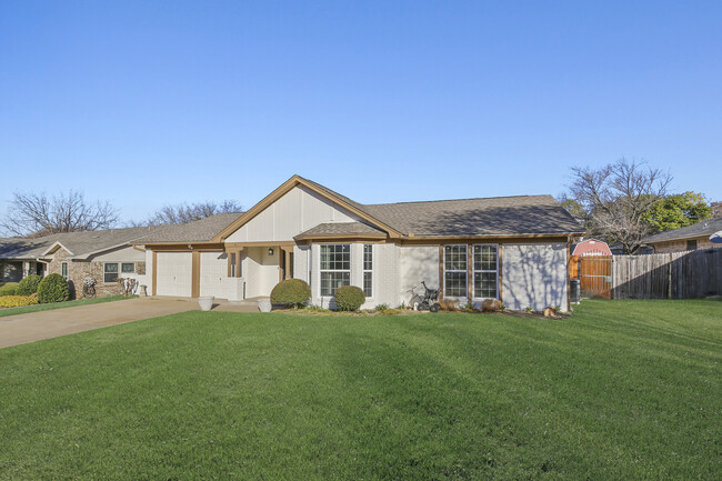 Building Photo - 6713 Greendale Ct