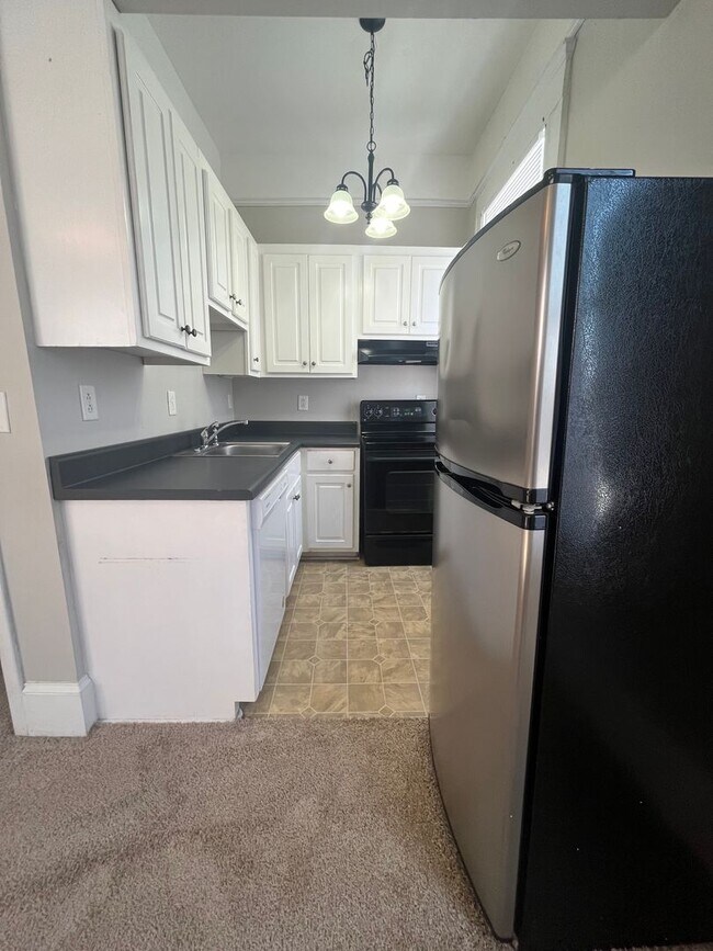 946 Magnolia St Unit Apartment 8, Macon, GA 31201 Room for Rent in