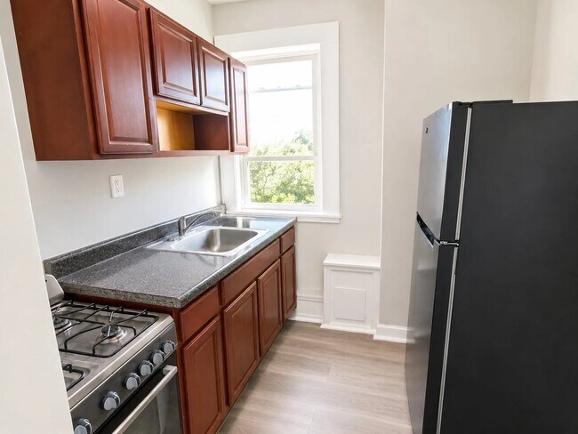 Foto del edificio - 233 Littleton Ave