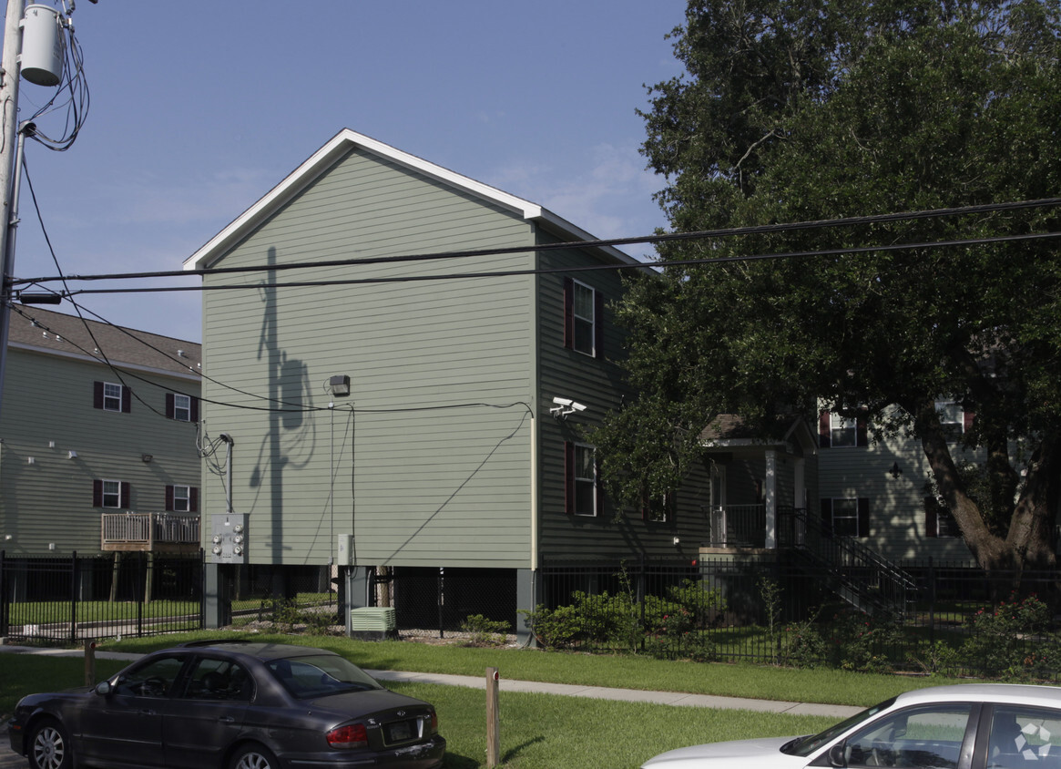 Building Photo - Filmore Parc Apartments