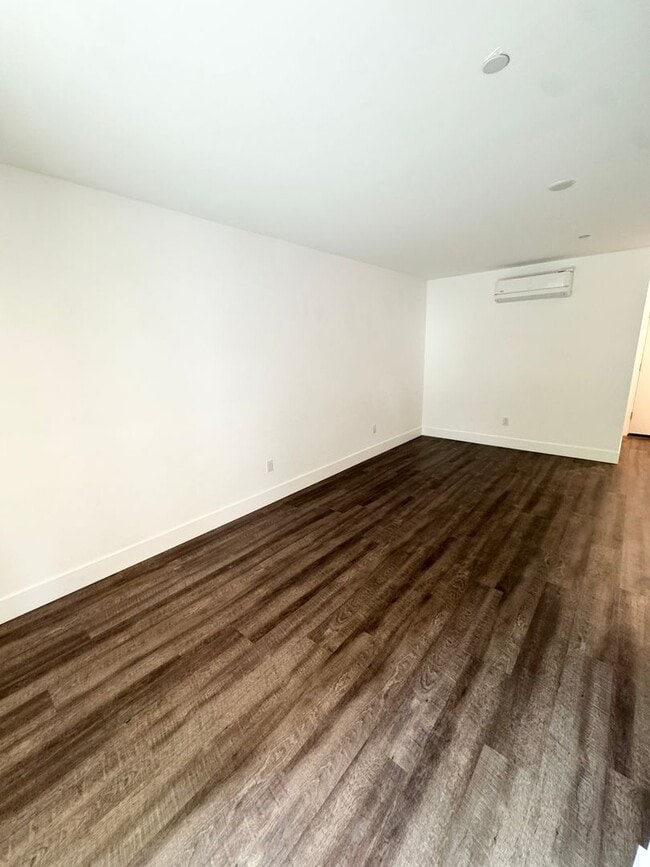 Foto del edificio - Luxury 3 Bed / 3 Bath Modern Home in Downtown Sacramento – Mansion Flats