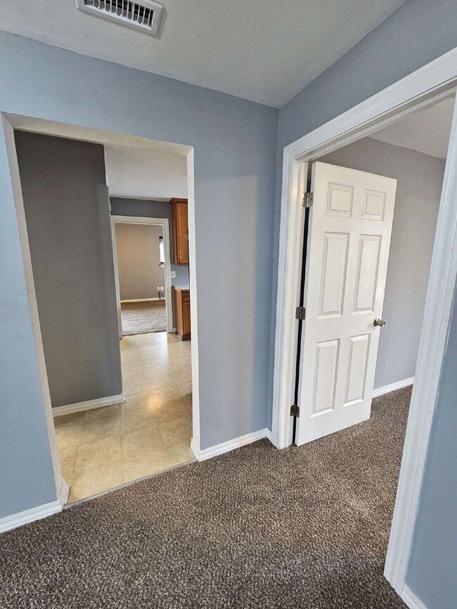Building Photo - Beautifully Renovated 3-Bedroom, 1 Bathroom Ranch. Updated Kitchen w/ All Appliances, Large Maste...