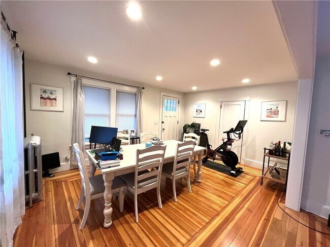 Foto del edificio - 16 Apthorp Ave