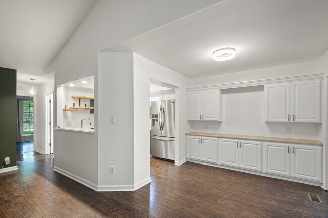 Building Photo - 508 Riverview Dr