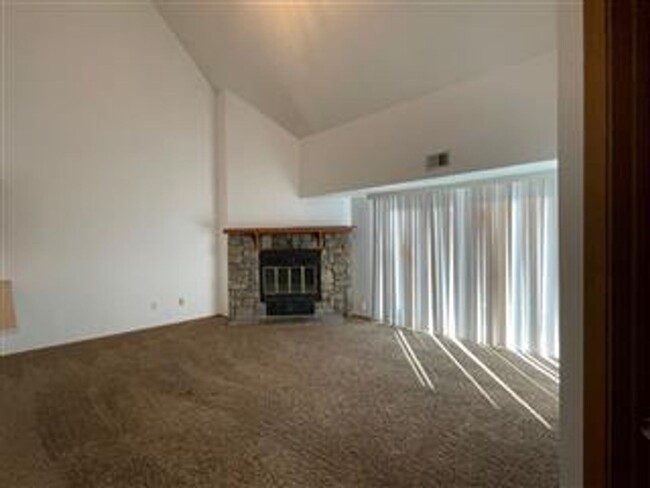 Building Photo - Soda Lakes Condo