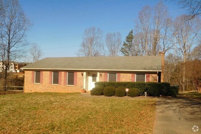 Building Photo - 2420 Wellington Dr