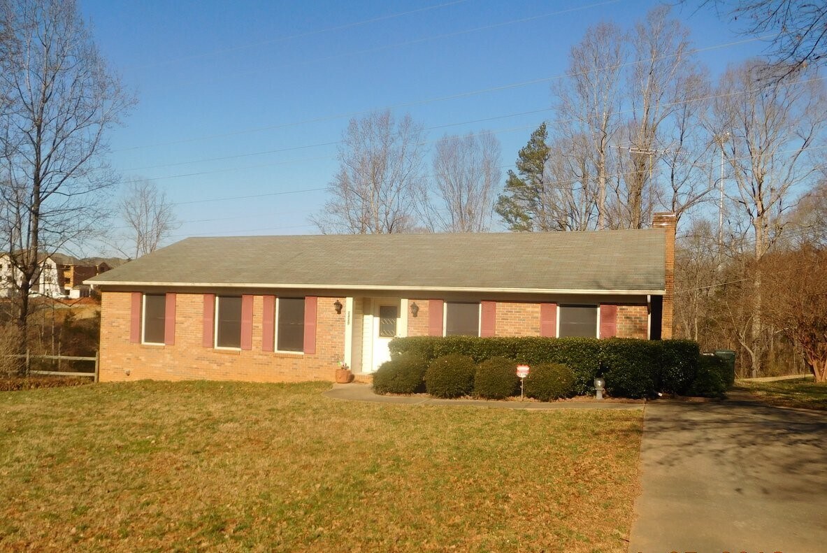 Foto principal - 2420 Wellington Dr