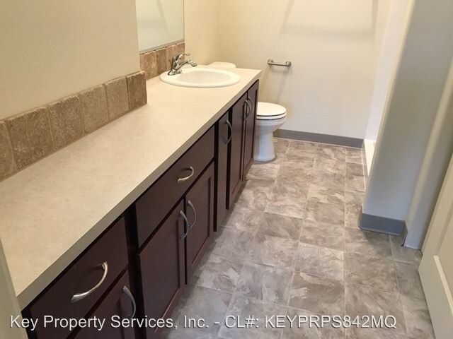 Building Photo - 4705 NE Leverich Park Way