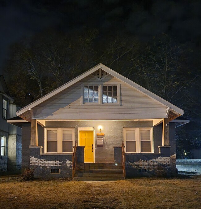 905 N Wood Ave, Florence, AL 35630 House Rental in Florence, AL