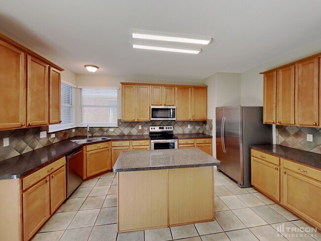 Building Photo - 4601 Summer Oaks Ln