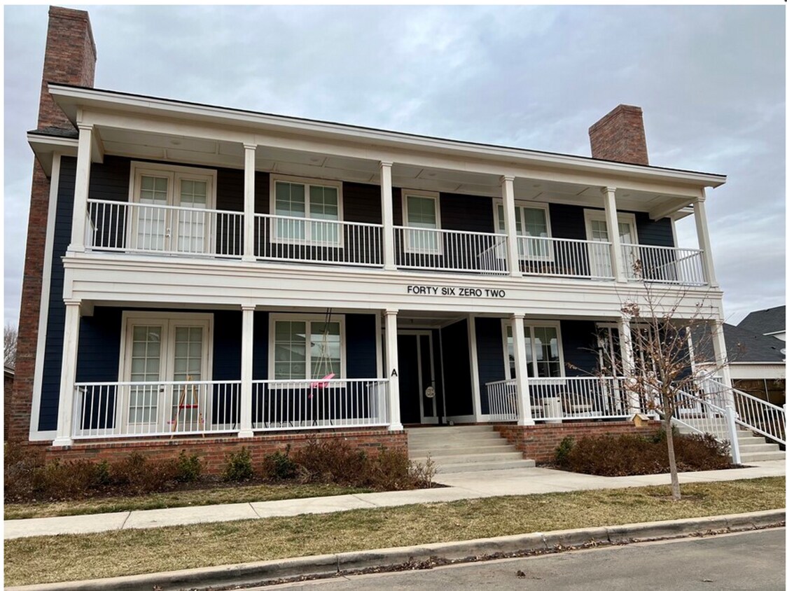 Primary Photo - Extra large 4 berm 3.5 bath townhome in Vi...