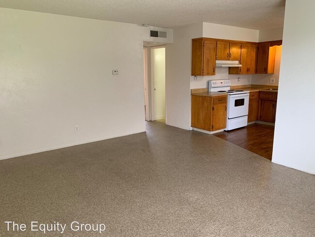 Building Photo - 529 E Kaweah Ave