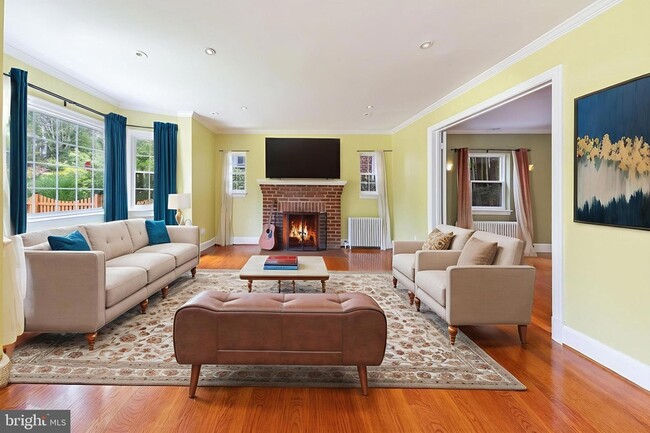 Building Photo - 2804 McKinley St NW