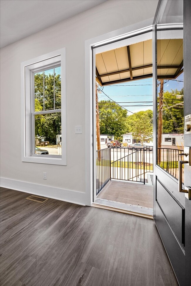 Foto del edificio - 2443 Sycamore Rd NW
