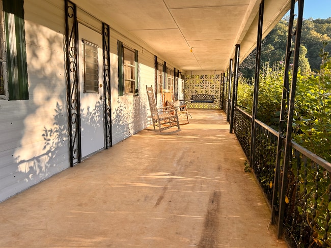 Foto del edificio - 1573 Leatherman Gap Rd
