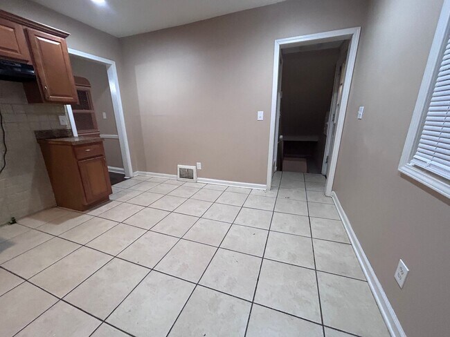 Foto del edificio - Lovely home in Garfield Heights