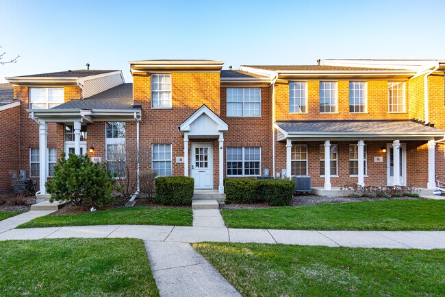Building Photo - 8 Saint Moritz Ct