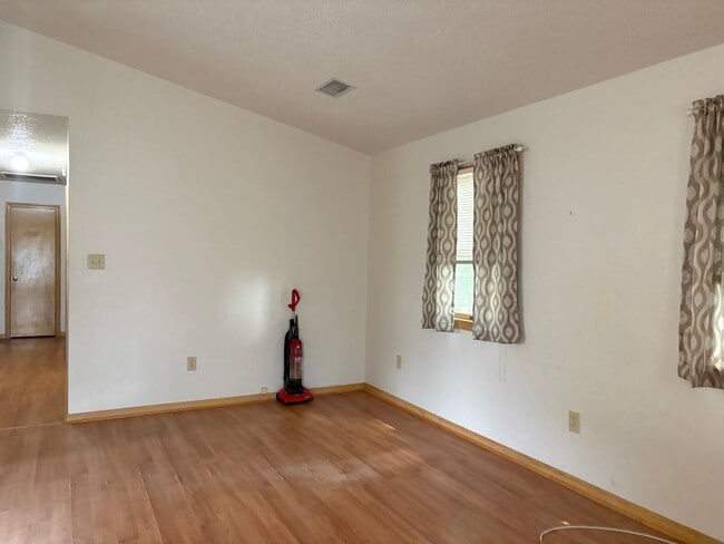 Building Photo - 104 Lenwood Ct