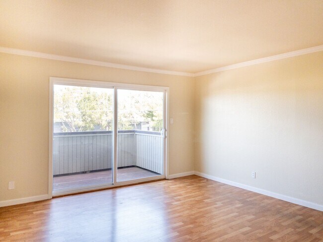 Foto del edificio - 2BD 1BA Recently Renovated Unit! Parking! ...
