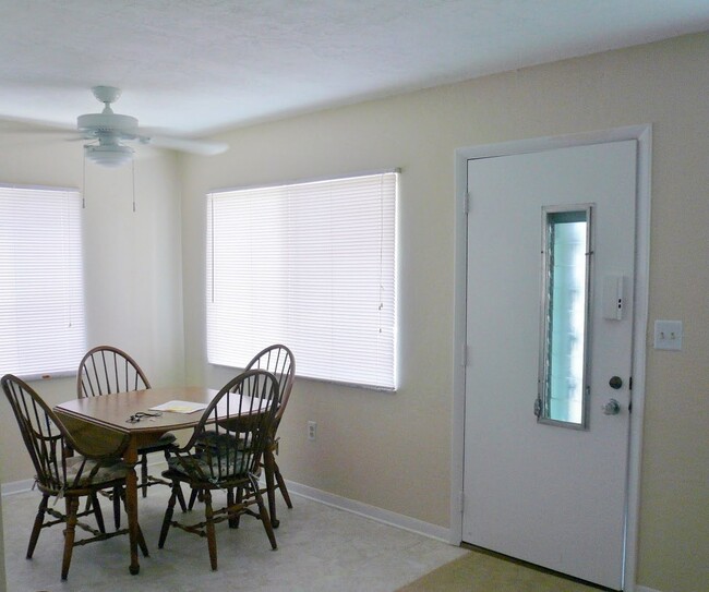 Dining room - 8533 110th St