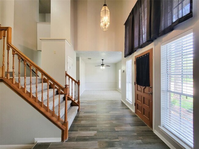 Building Photo - 8502 Canyon Pine Dr