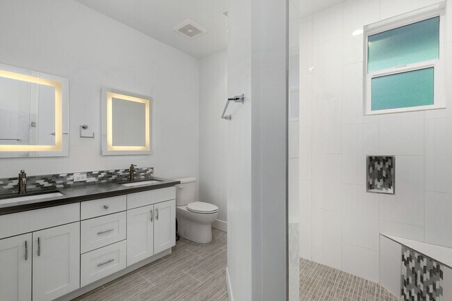 Foto del edificio - Private Cottage Lake 5 Bedroom/4 Bathroom ...