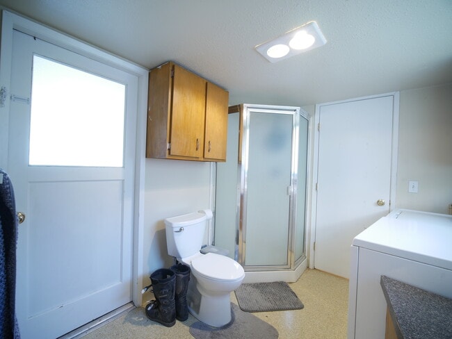 Building Photo - 1425 NW Kenny Dr