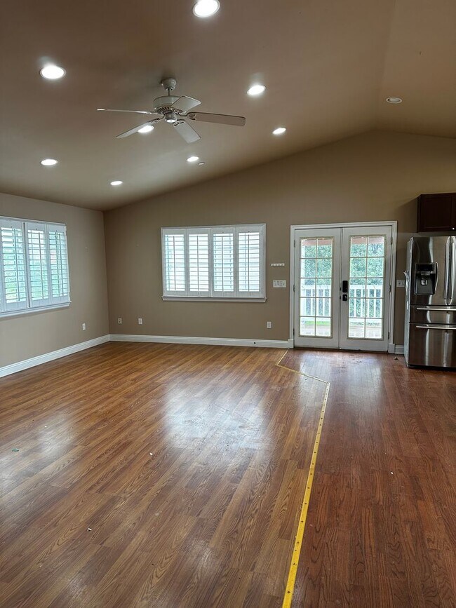 Building Photo - Awesome Home with Exceptional Views. MUST ...